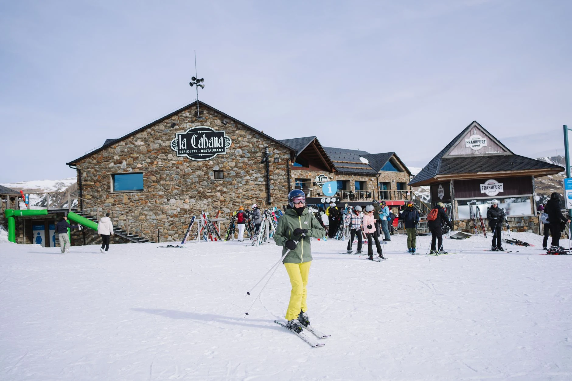 Tout savoir sur la combinaison de ski fluo